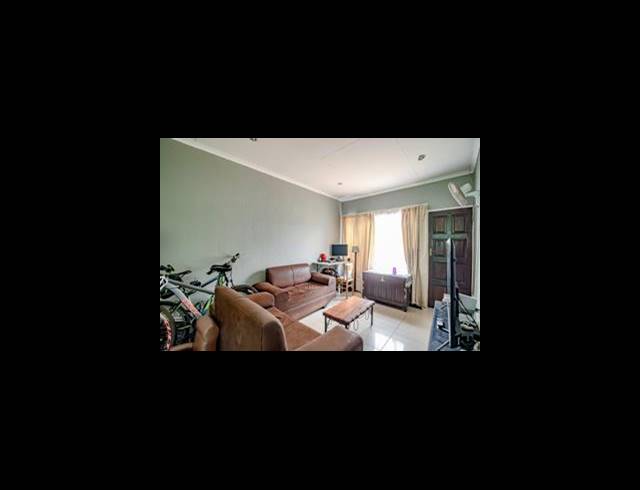 2 BEDROOM TOWNHOUSE FOR SALE IN MONTANA PARK